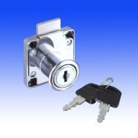 美力高五金制品廠-高要市金利鎮(zhèn)星西工業(yè)區(qū)-專業(yè)生產(chǎn)抽屜鎖、側(cè)面鎖、正面鎖、回爪螺母、麻雀臺(tái)、煙灰缸、七字吸盤(pán)板托系列-產(chǎn)品展廳